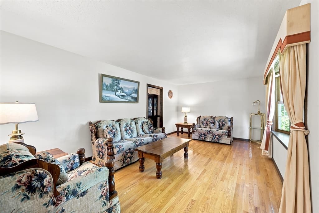 76 Mohawk Dr, Longmeadow MA 01106 photo 4