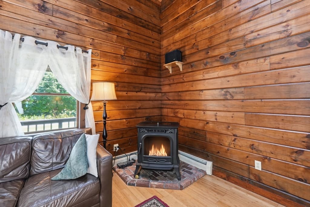 Single Family Residence at 15 Thompson Rd, Hubbardston MA 01452, Hubbardston, photo 7 of 42