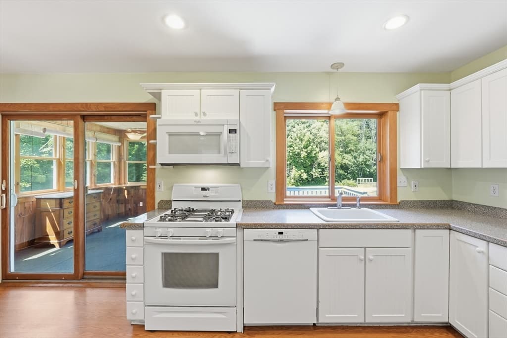 Single Family Residence at 15 Thompson Rd, Hubbardston MA 01452, Hubbardston, photo 20 of 42