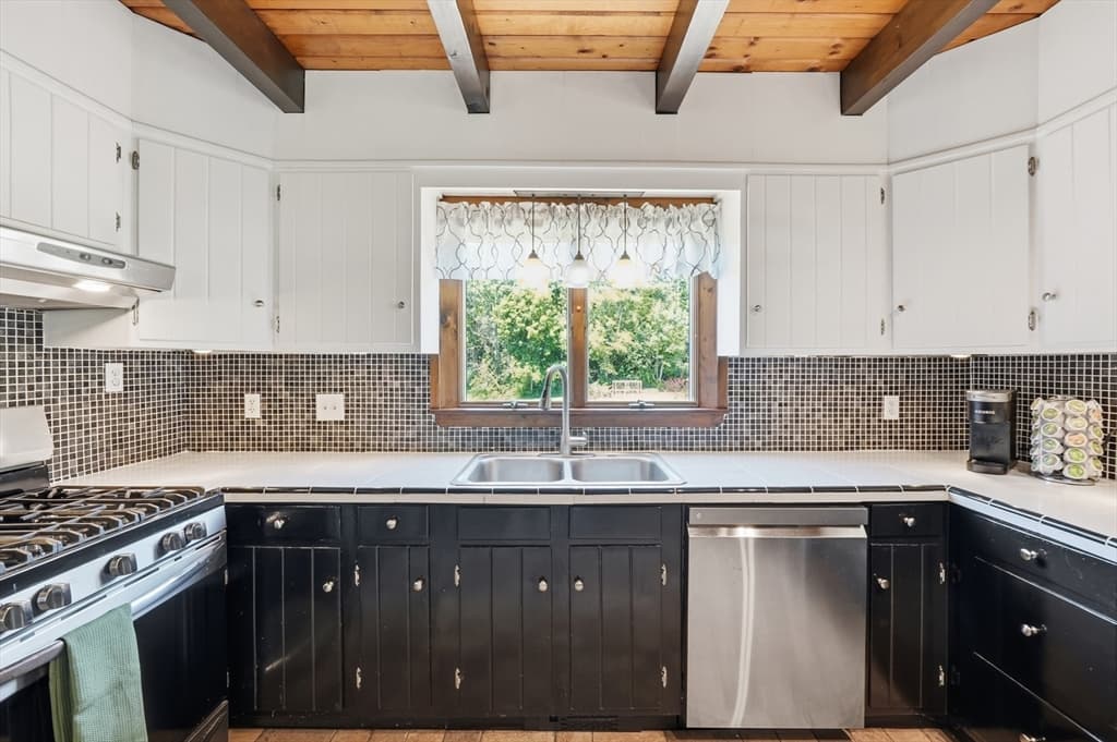 Single Family Residence at 15 Thompson Rd, Hubbardston MA 01452, Hubbardston, photo 9 of 42