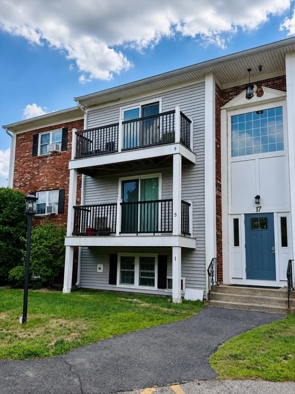 17 Chapel Hill Drive # 9, Plymouth MA 02360