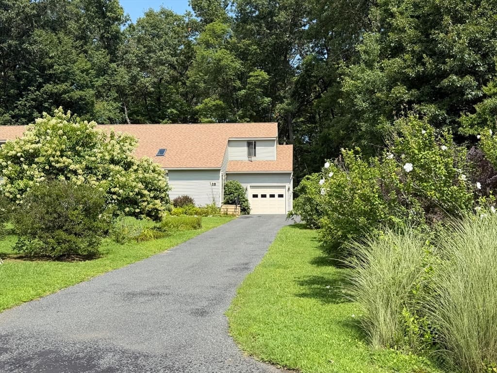 5 Meadow Oak Ln # B, Deerfield MA 01373 photo 3