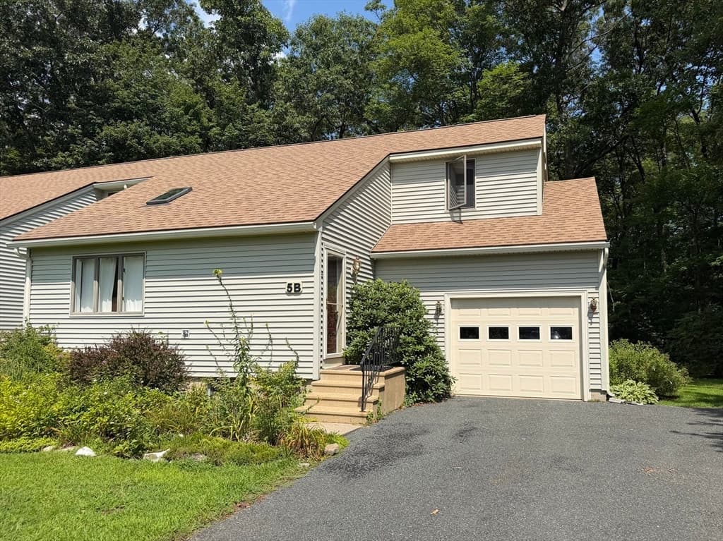 5 Meadow Oak Ln # B, Deerfield MA 01373
