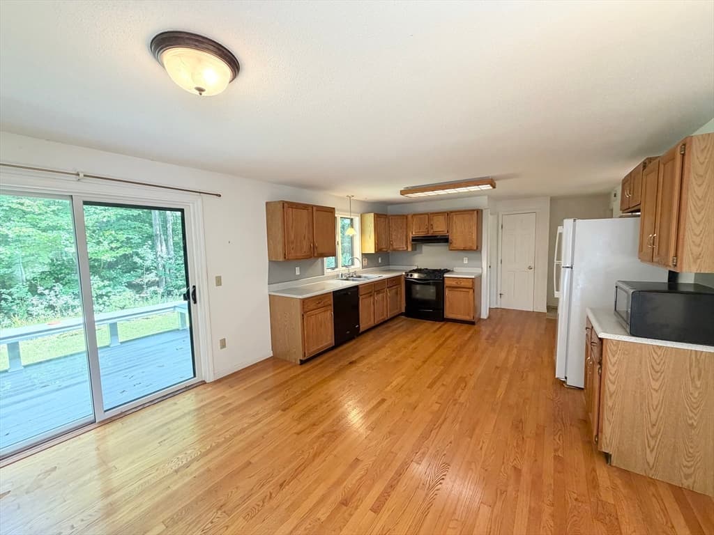 5 Meadow Oak Ln # B, Deerfield MA 01373 photo 11