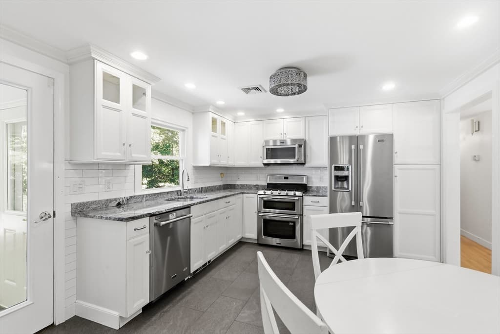 110 Thornberry Road, Winchester MA 01890 photo 9