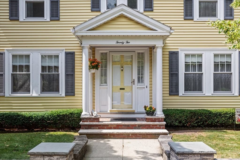 22 Gleason St, Medford MA 02155 photo 2