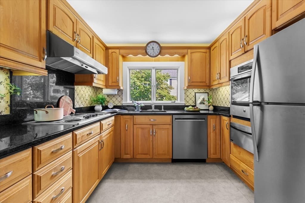 22 Gleason St, Medford MA 02155 photo 12