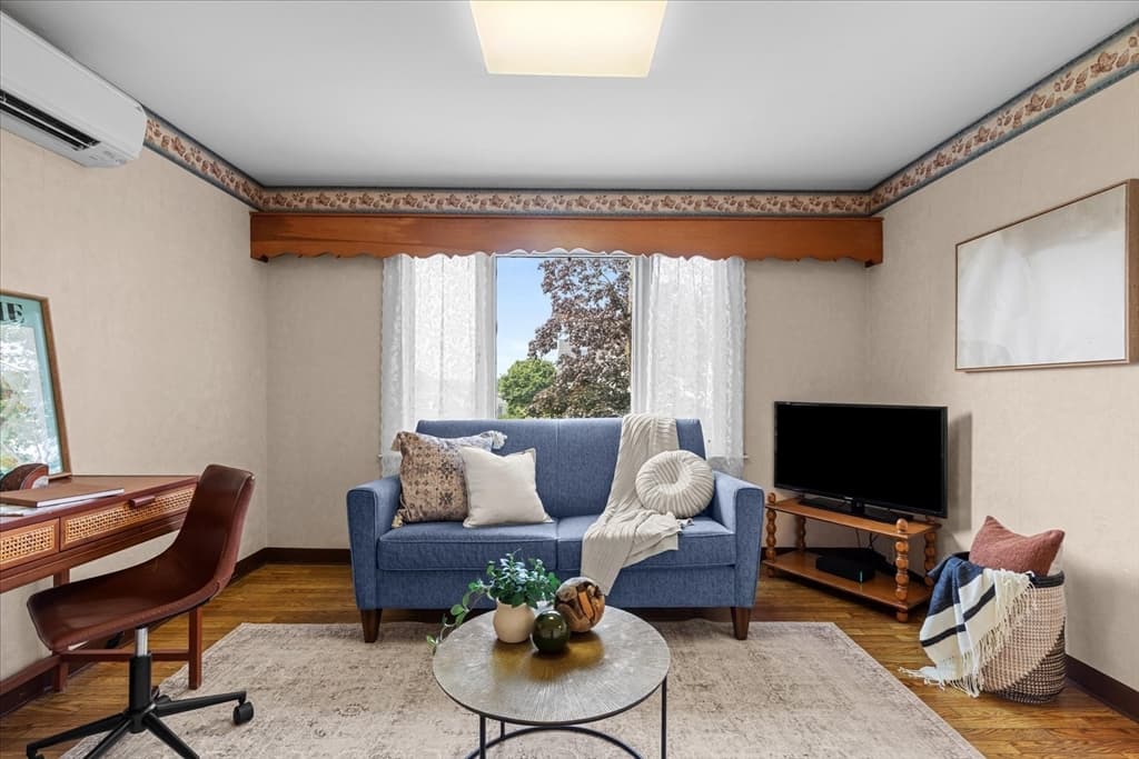 22 Gleason St, Medford MA 02155 photo 9