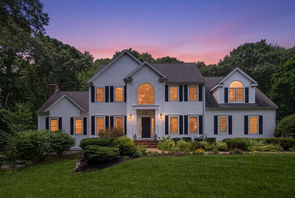 66 Glenview St, Upton MA 01568
