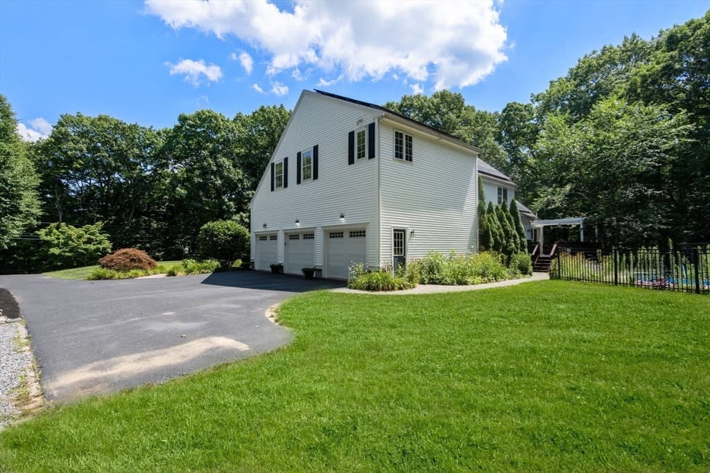 66 Glenview St, Upton MA 01568 photo 40