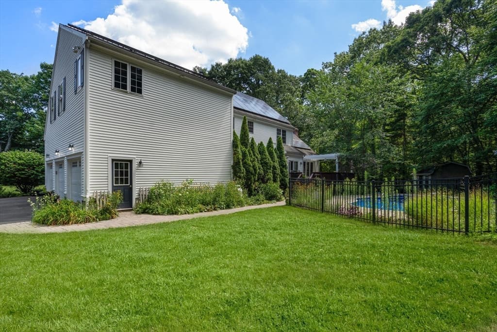 66 Glenview St, Upton MA 01568 photo 39