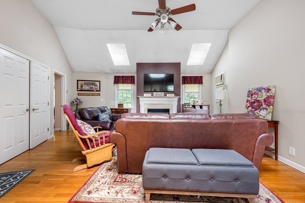 47 Houde St, Marlborough MA 01752 photo 5