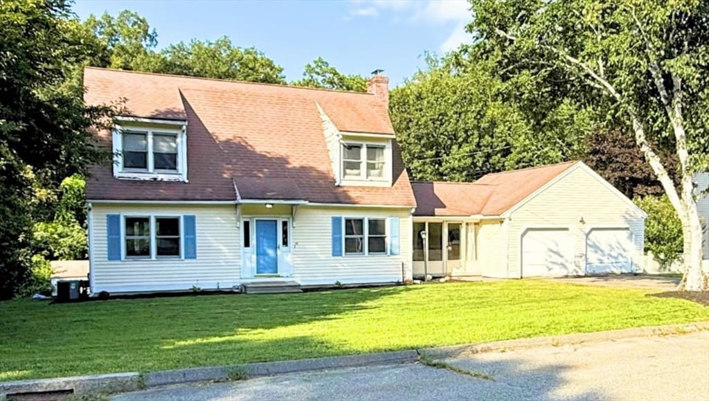 14 Indian Ridge Dr, Leominster MA 01453