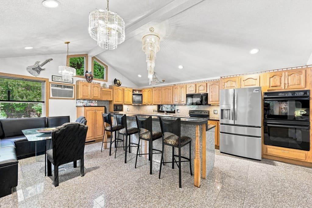688 S West St, Agawam MA 01030 photo 17