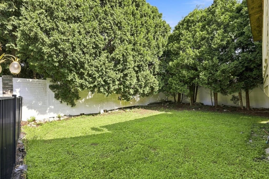 688 S West St, Agawam MA 01030 photo 7