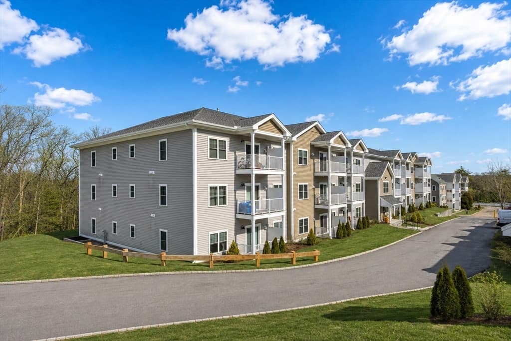 3211 Briarwood Village # 3211, Clinton MA 01510 photo 2
