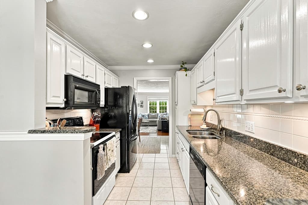 61 Godfrey Ln # 61, Milford MA 01757 photo 12