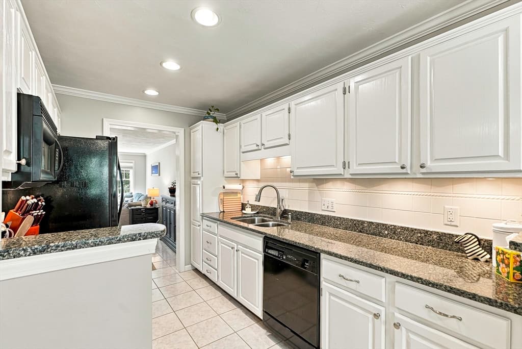 61 Godfrey Ln # 61, Milford MA 01757 photo 11