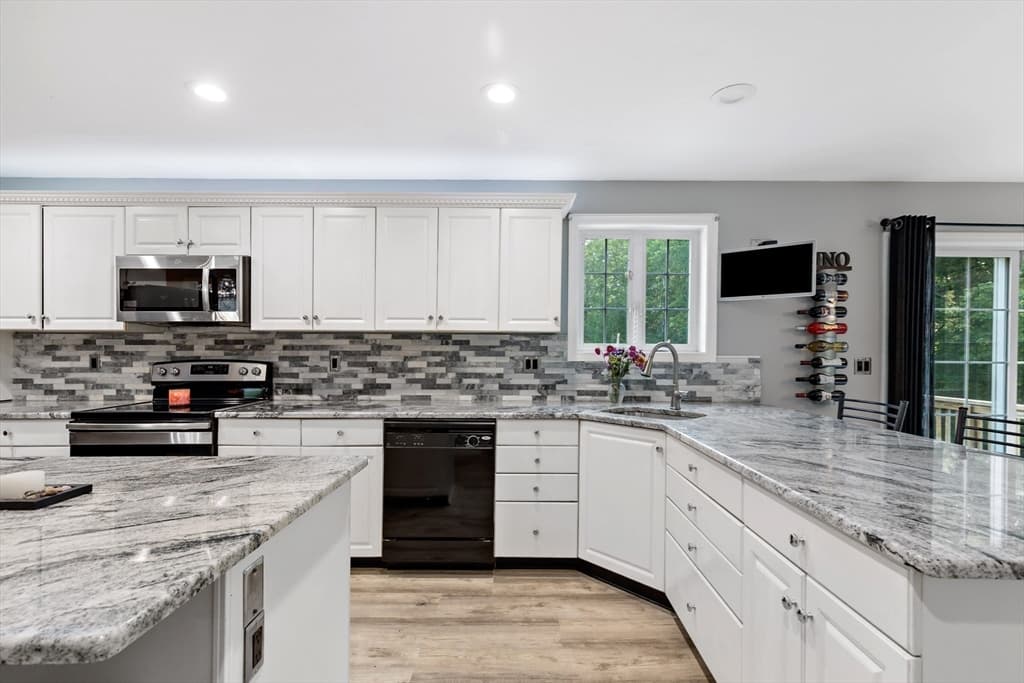 5 Debbie Ln, Freetown MA 02702 photo 9