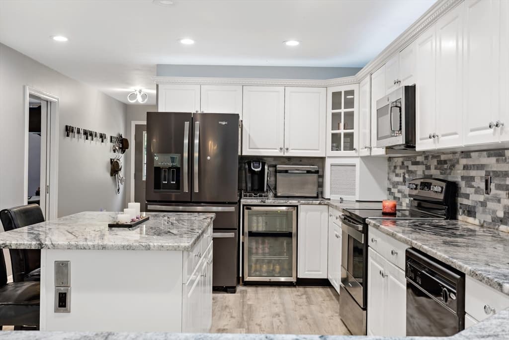 5 Debbie Ln, Freetown MA 02702 photo 8