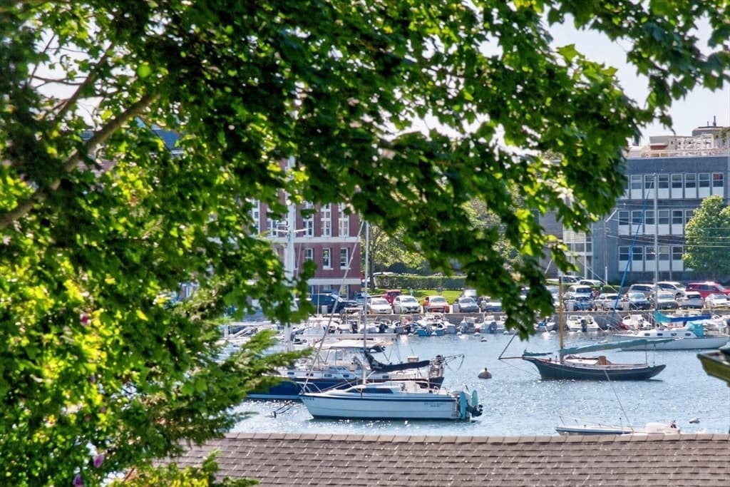 62 School St, Falmouth MA 02543 photo 2