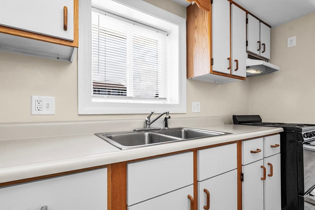 3 Hobson, Methuen MA 01844 photo 18