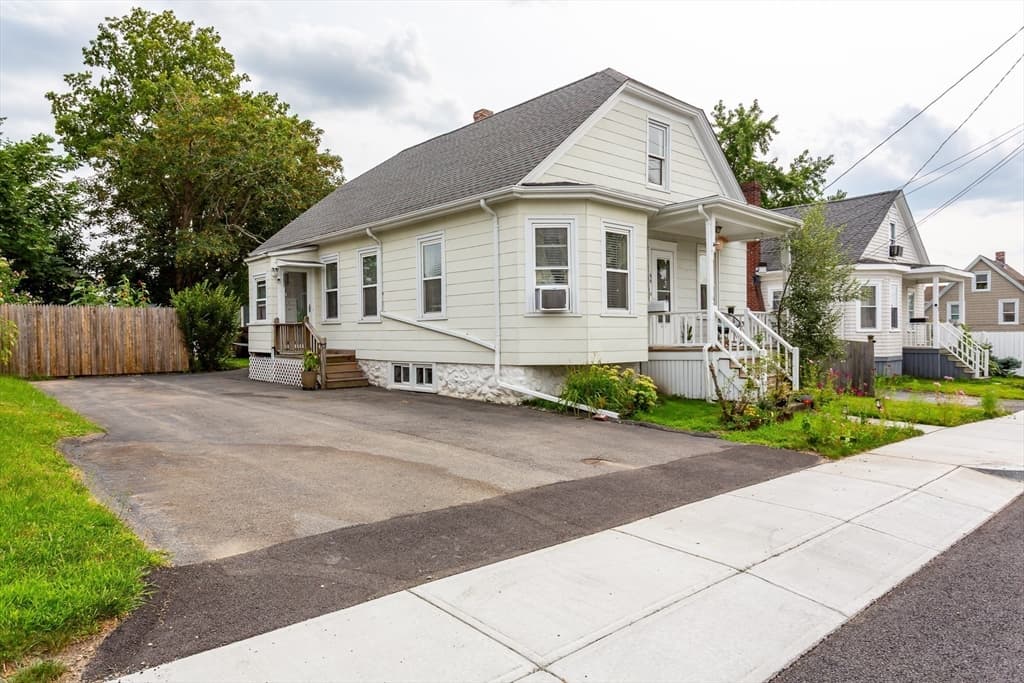 44 Slocum St, Acushnet MA 02743 photo 3