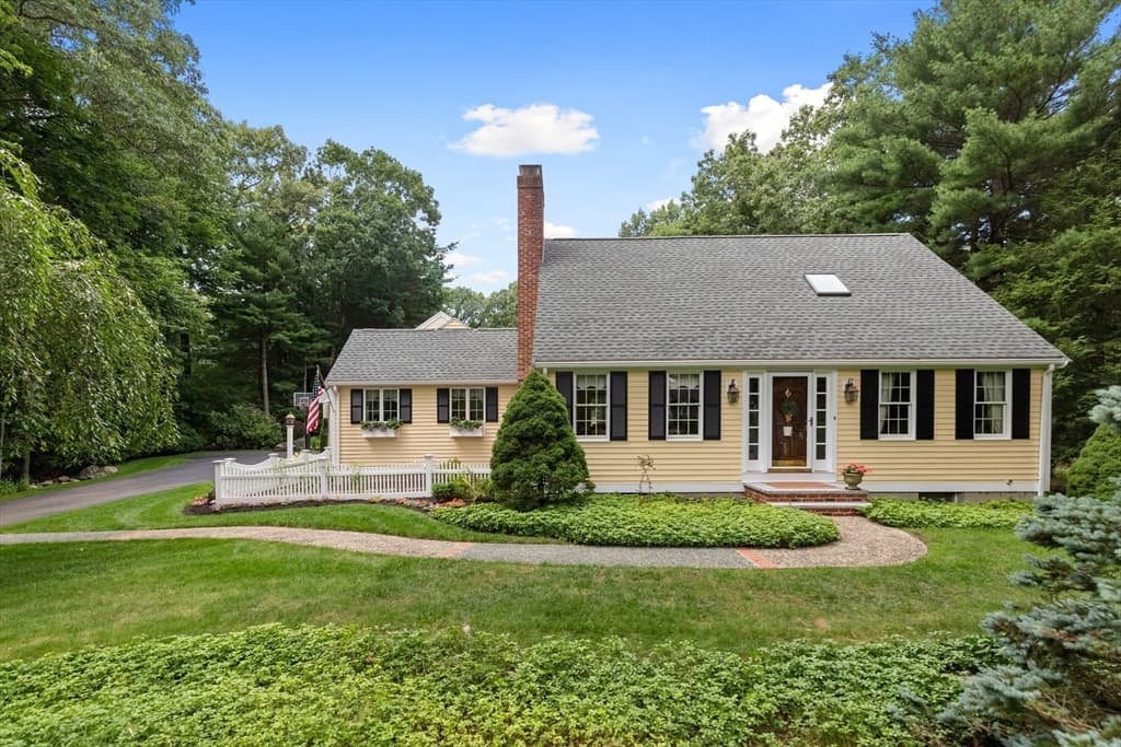 Single Family Residence at 22 Westover Drive, Lynnfield MA 01940, Lynnfield, photo 2 of 36
