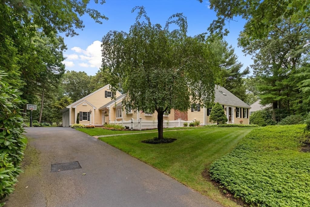 Single Family Residence at 22 Westover Drive, Lynnfield MA 01940, Lynnfield, photo 4 of 36