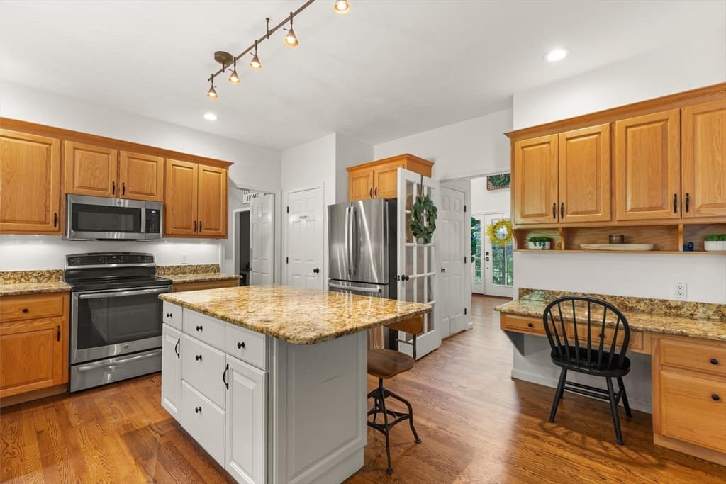 2 Brookside St, Upton MA 01568 photo 6