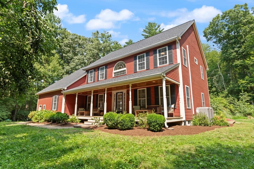 2 Brookside St, Upton MA 01568