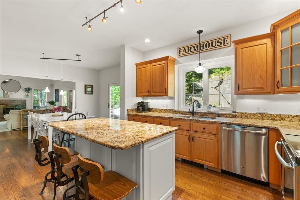 2 Brookside St, Upton MA 01568 photo 4
