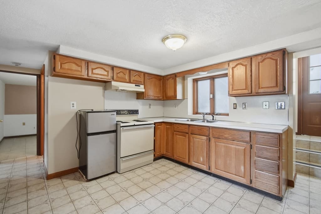 4 Baril Ln, Chicopee MA 01013 photo 29