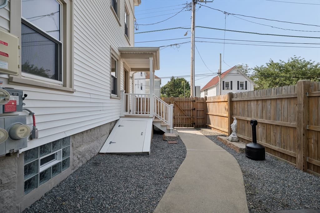 185 Richmond St, New Bedford MA 02740 photo 12