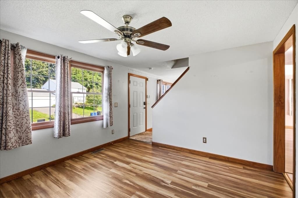 18 Scott Hollow Dr, Holyoke MA 01040 photo 5