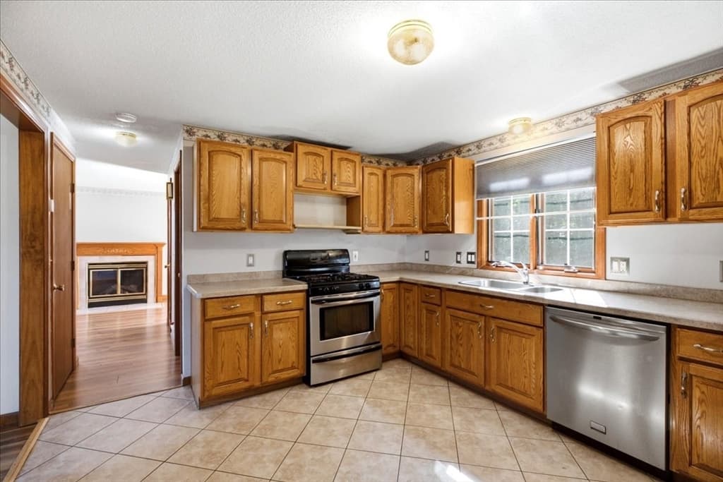 18 Scott Hollow Dr, Holyoke MA 01040 photo 9