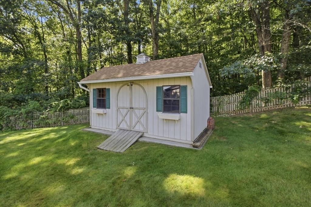 18 Scott Hollow Dr, Holyoke MA 01040 photo 40