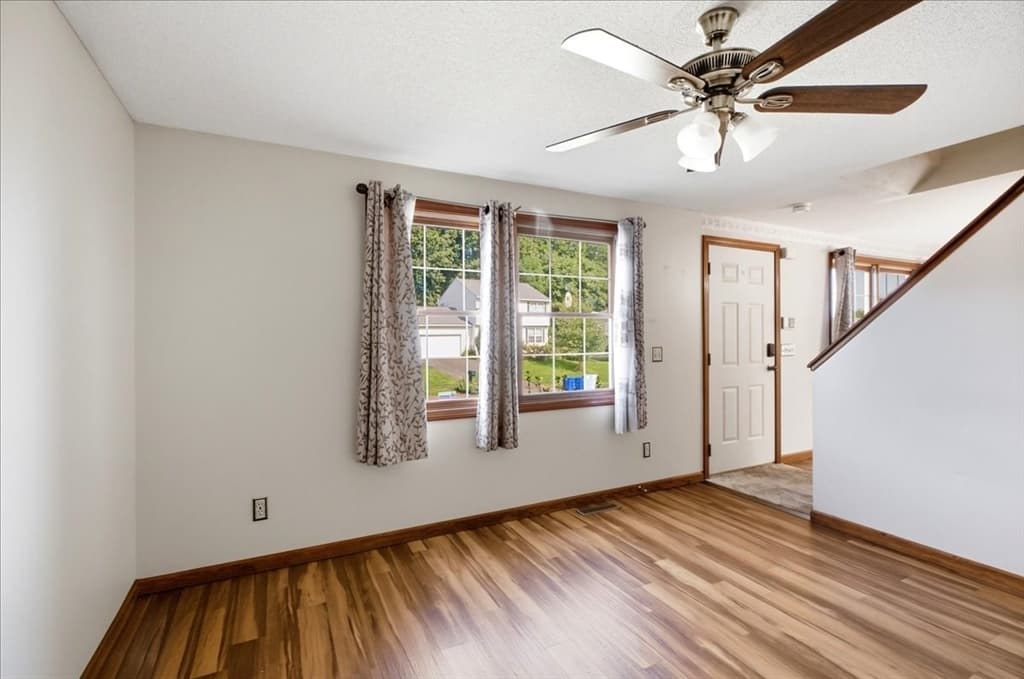 18 Scott Hollow Dr, Holyoke MA 01040 photo 4