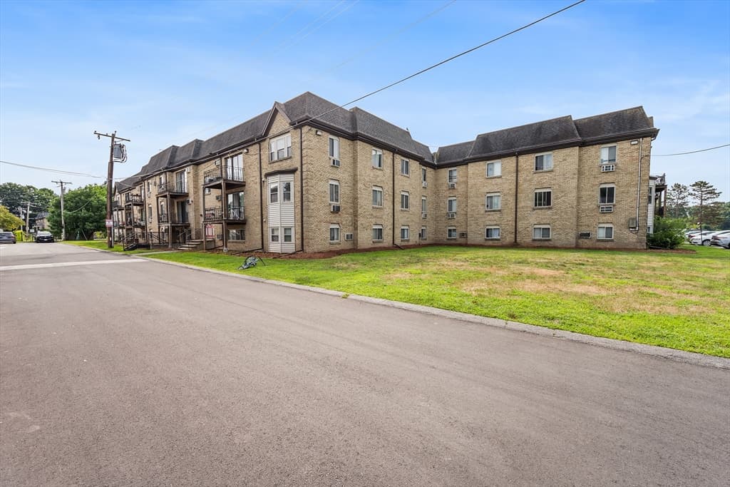 345 Pawtucket Blvd # 14, Lowell MA 01854 photo 2