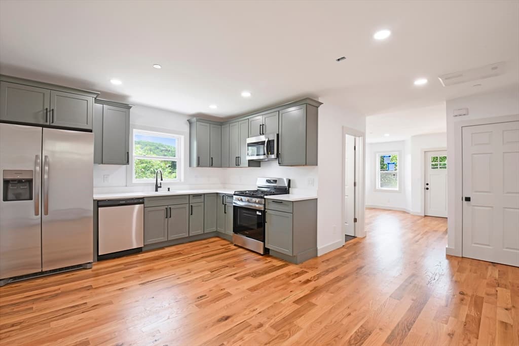 8 Sheldon St, Fitchburg MA 01420 photo 16