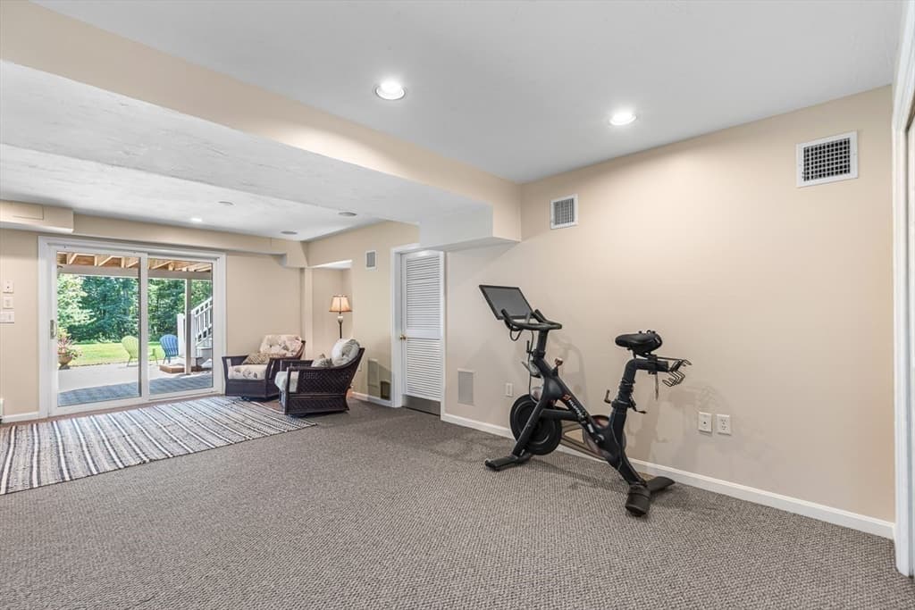 85 Comstock Dr, Wrentham MA 02093 photo 32