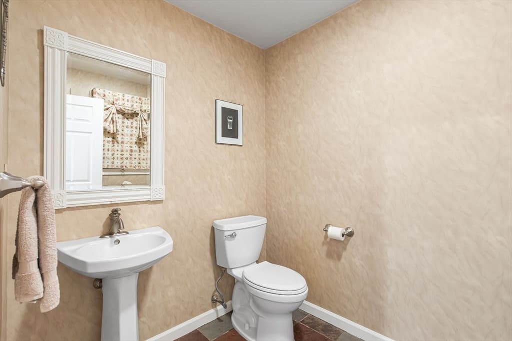 85 Comstock Dr, Wrentham MA 02093 photo 18