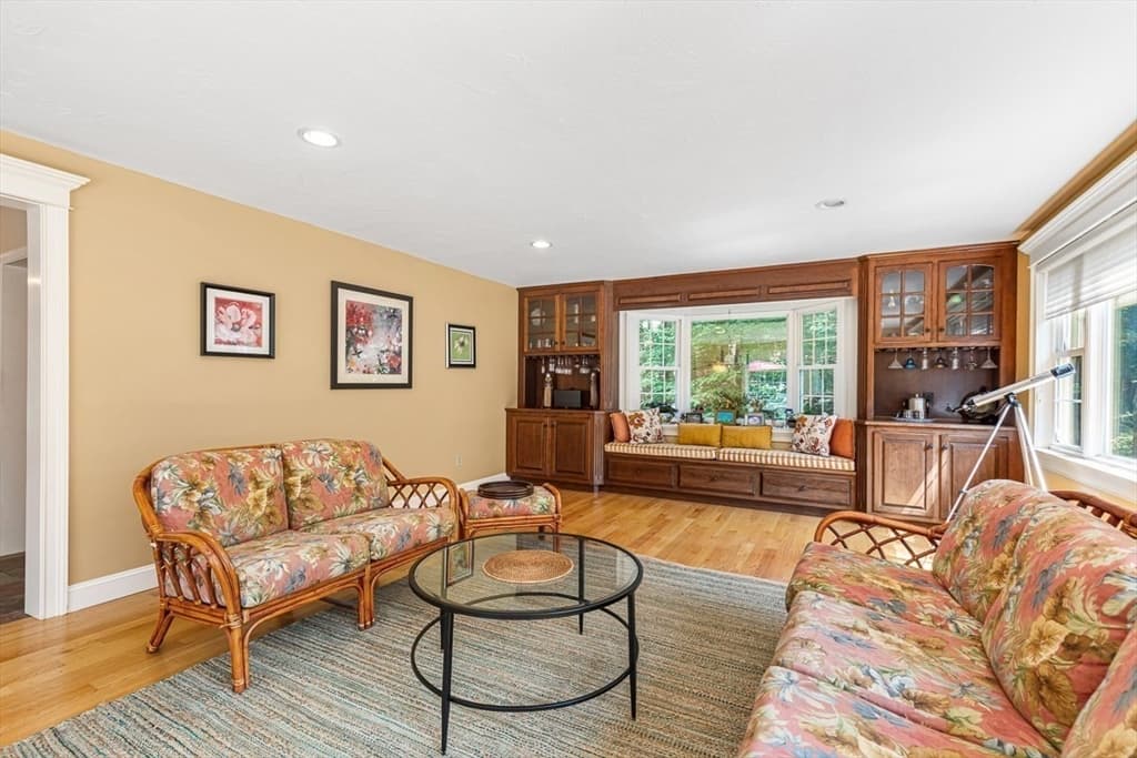 85 Comstock Dr, Wrentham MA 02093 photo 8