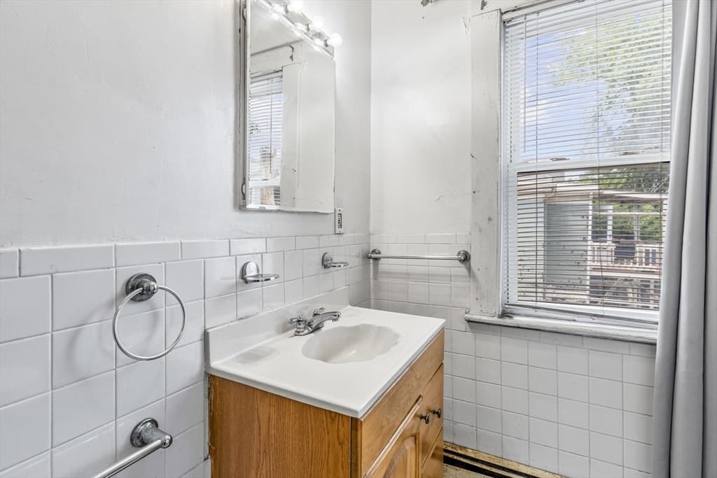 96 Ruthven St, Boston MA 02121 photo 9