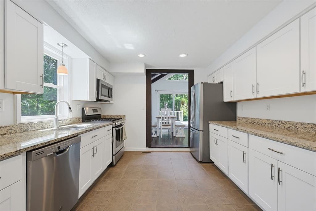 324 Taunton St, Wrentham MA 02093 photo 3