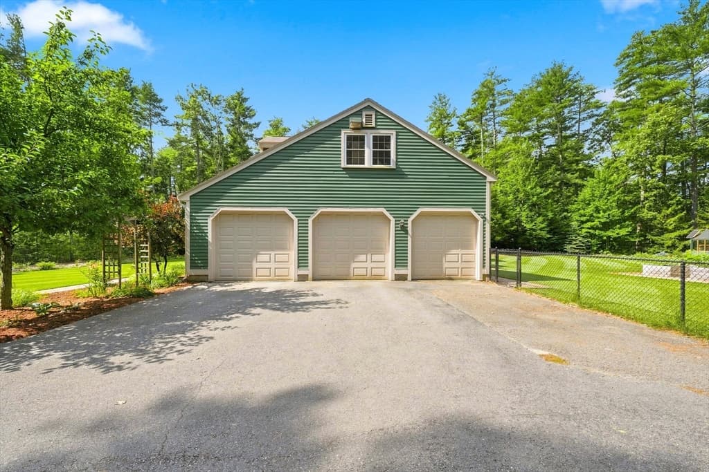711 Chicopee Row, Groton MA 01450 photo 29