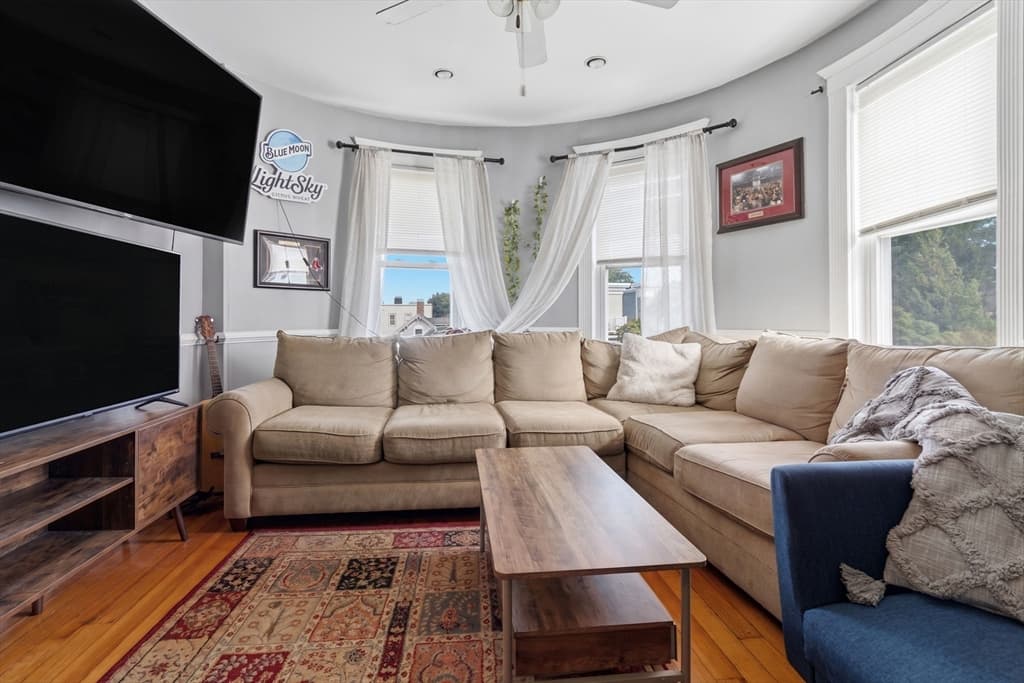 19 Pleasant St, Boston MA 02125 photo 4