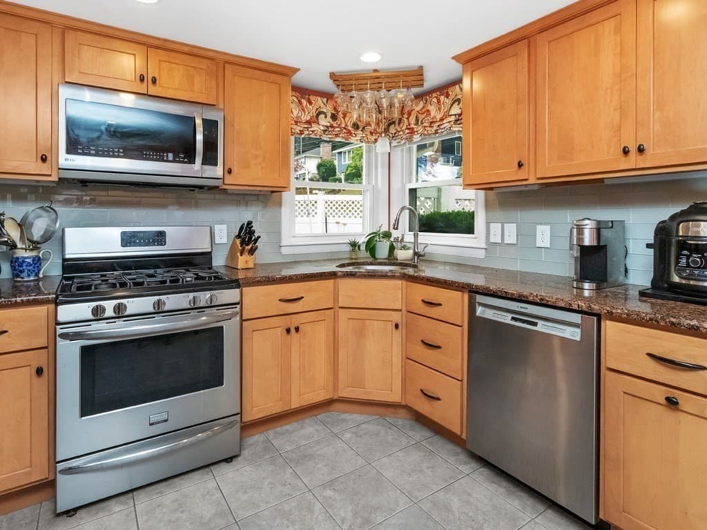 Single Family Residence at 39 Smart Street, Waltham MA 02451, Waltham, photo 5 of 34