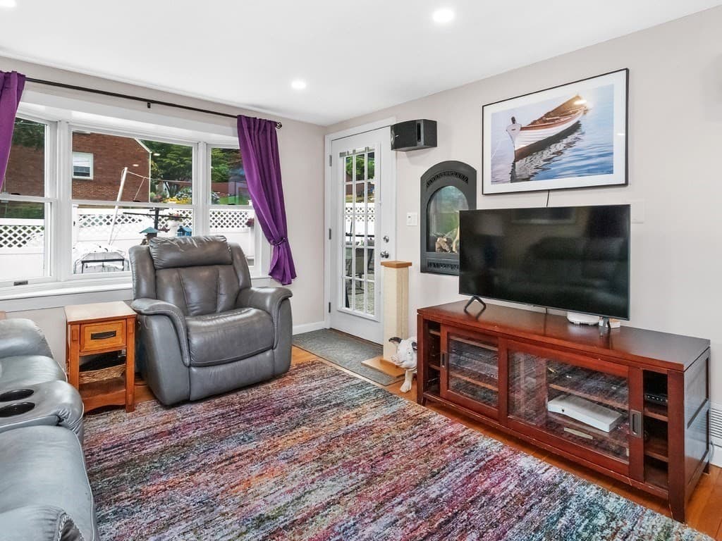 Single Family Residence at 39 Smart Street, Waltham MA 02451, Waltham, photo 9 of 34