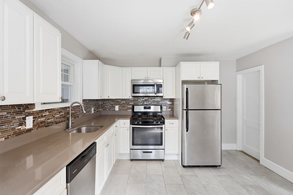 34 Daniels St # 34, Lowell MA 01852 photo 16